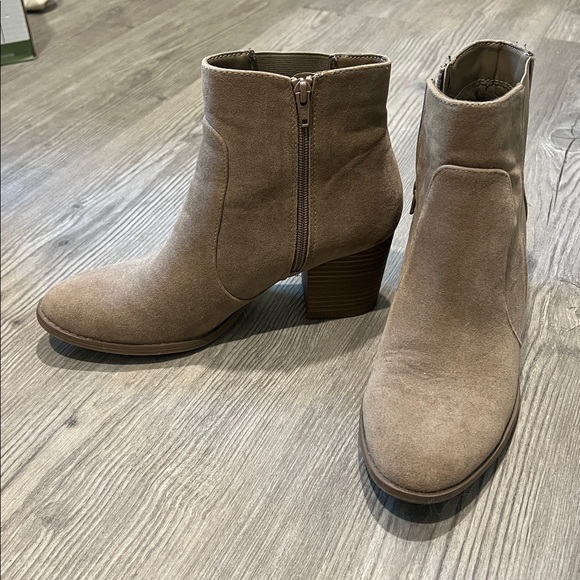 Universal Thread booties - Picture 3 of 5